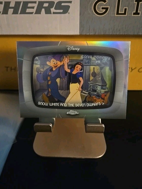 2026 Topps Chrome Disney Snow White Silly Song Iconic Moments Insert #IM-4