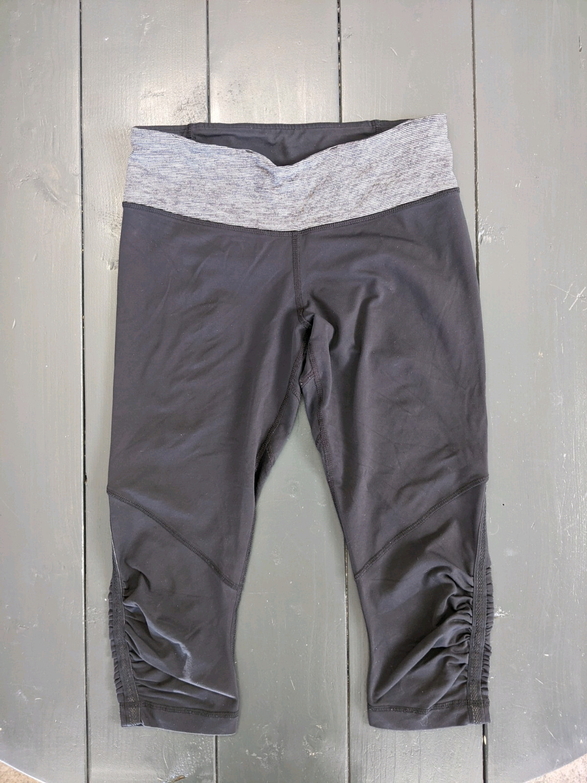 Lulmon Women's Size 6 Black Gray Ruched Stretch Cropped Leggings Activewear