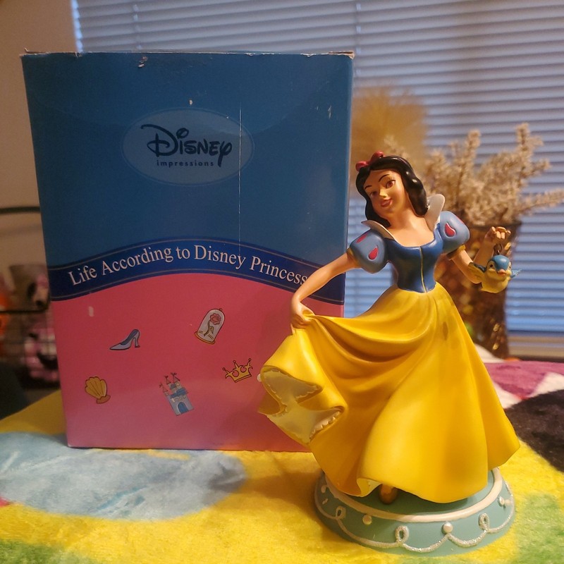 Snow White and Bird Life According to Disney Princesses Figurine 19570
