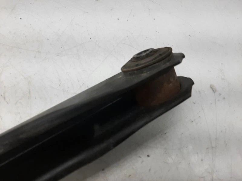 Brazo de control inferior trasero 11-19 Cadillac Escalade 22868629 Foto 3 de 4