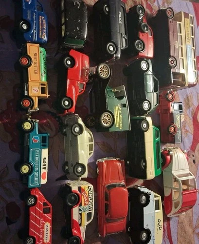 18 x Vintage/Modern  Corgi Cars  Joblot, London Taxi, Police, Ford, Morris Etc.