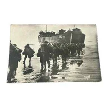Postcard RPPC US Allies Disembarking Boat on Beach Normandy French Card B78