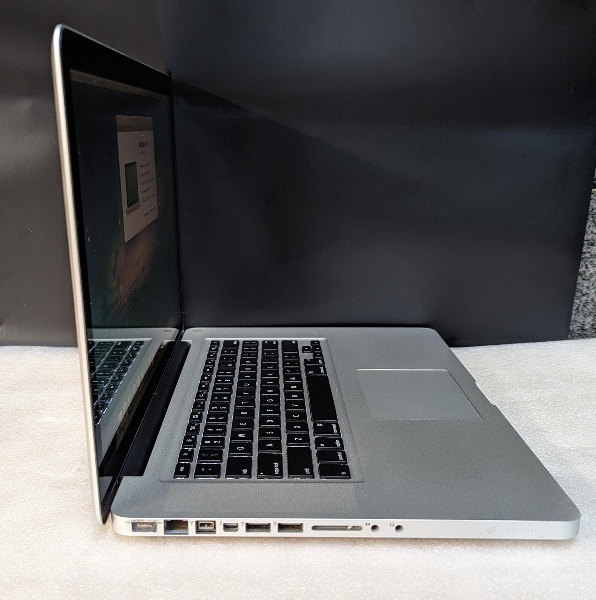 MacBook Pro (15-inch Late 2011) 2.2 GHz Intel Core i7 - 4GB MacBook Pro (15-inch Late 2011) 2.2 GHz Intel Core i7 - 4GB