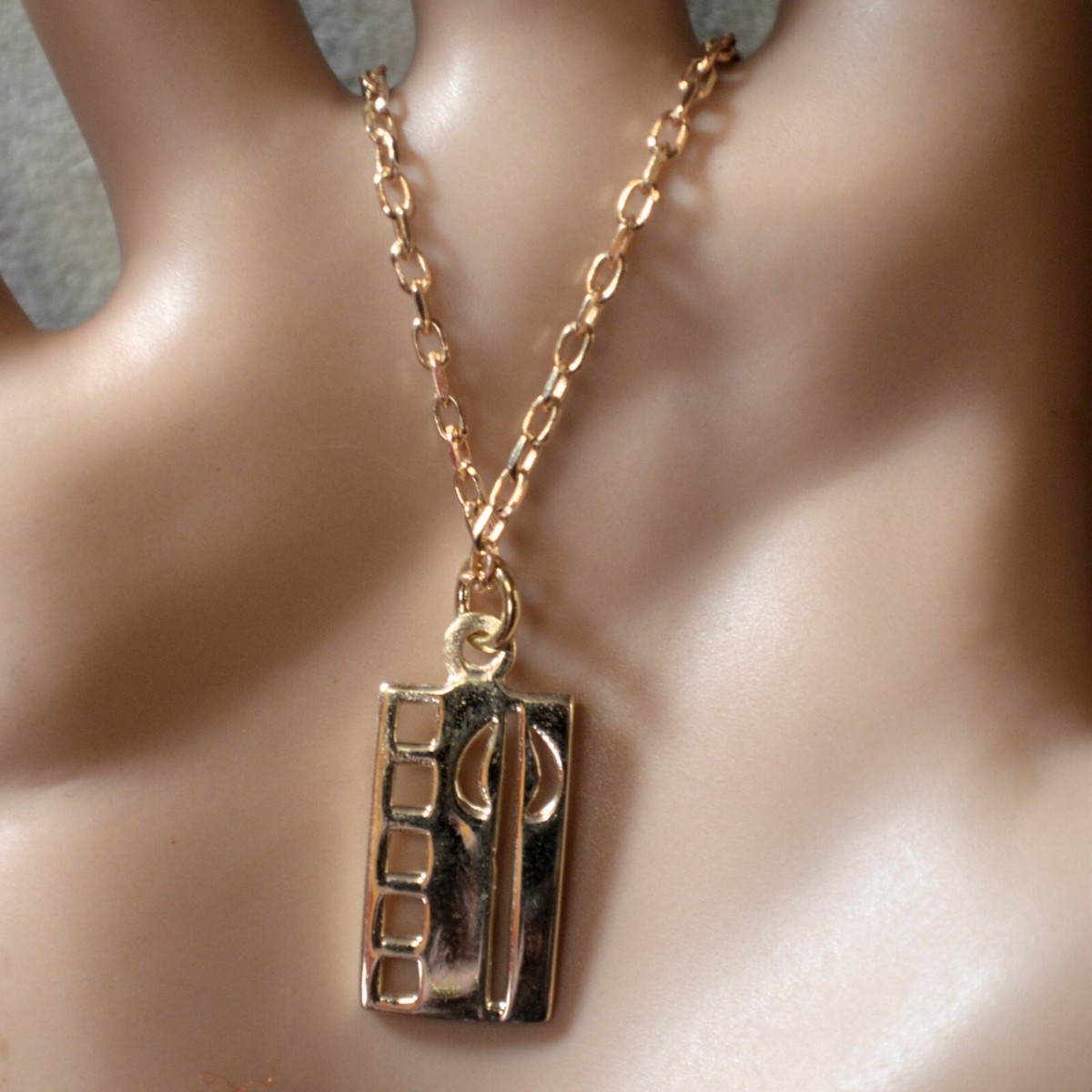 9ct gold new Charles Rennie Mackintosh pendant with chain UK