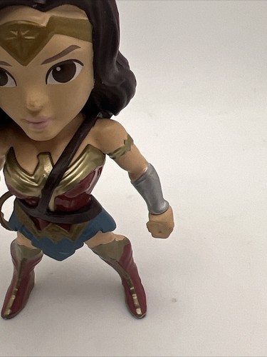 Jada Metal Die Cast DC Wonder Women Cape 4" Action Figure M17 Batman VS Superman - Picture 5 of 14