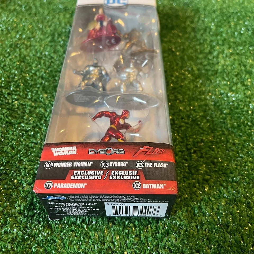 DC Comics 5 Piezas Coleccionables Nano Figuras de Metal Die-Cast Estatuillas Batman Cyborg NUEVO Foto 3 de 4