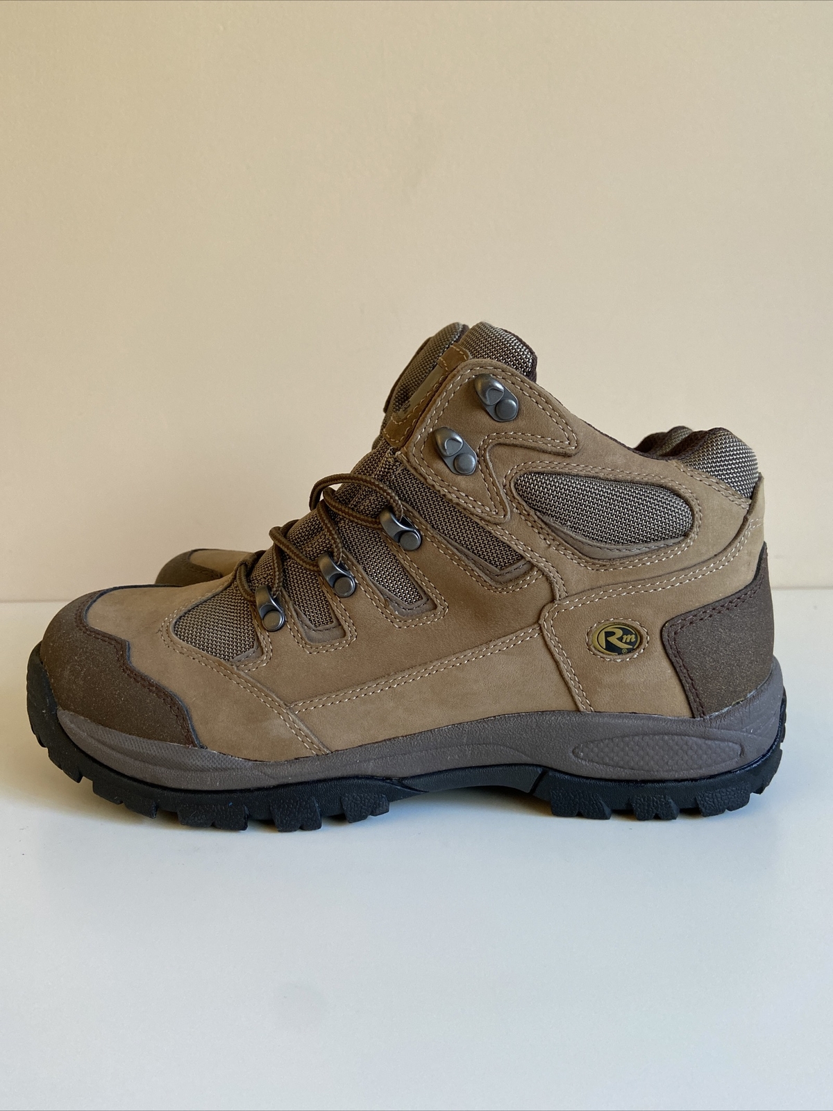 Durable Roadmate Hiking Boots in Size 9 for Men-image