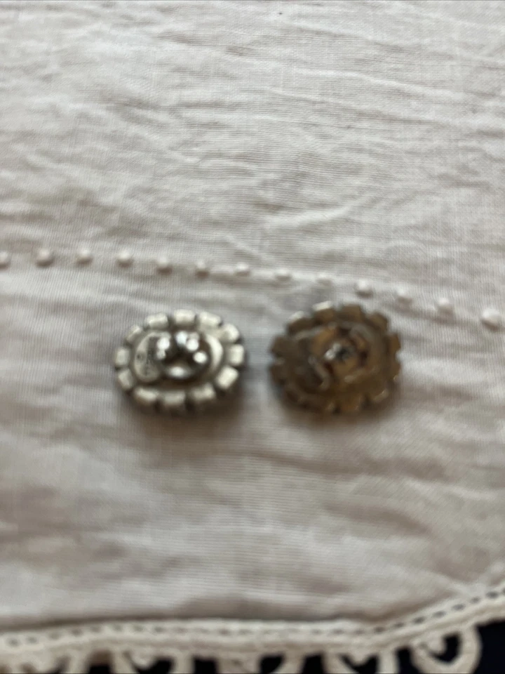 Hermosos pendientes de poste de piedras preciosas azules Sorrelli Foto 2 de 4