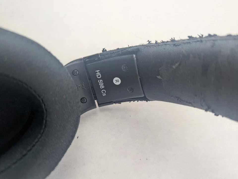 Sennheiser HD598Cs Over-Ear Headphones - No cable - Peeling - Image 4 of 4