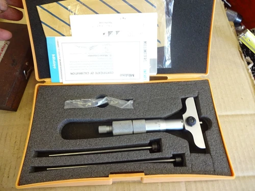 0-3" Mitutoyo depth micrometer  2 1/2" long  base cased