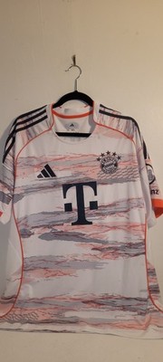Bayern München Herren XXLarge Shirt 2025/2026 Auswärtstrikot Adidas sehr guter Zustand