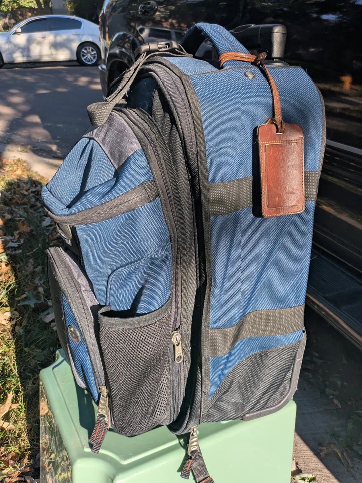 High Sierra 3 in 1 ATGO Rolling Carry On Luggage - Detachable Backpack - Image 4 of 4