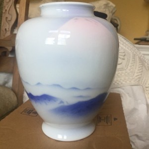 Beautiful Fukagawa Japan Mount Fuji Vase