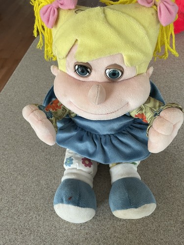 Vintage T L Spielzeug Plüsch singendes Mädchen funktioniert brandneu AA Batterien - Bild 2 von 3