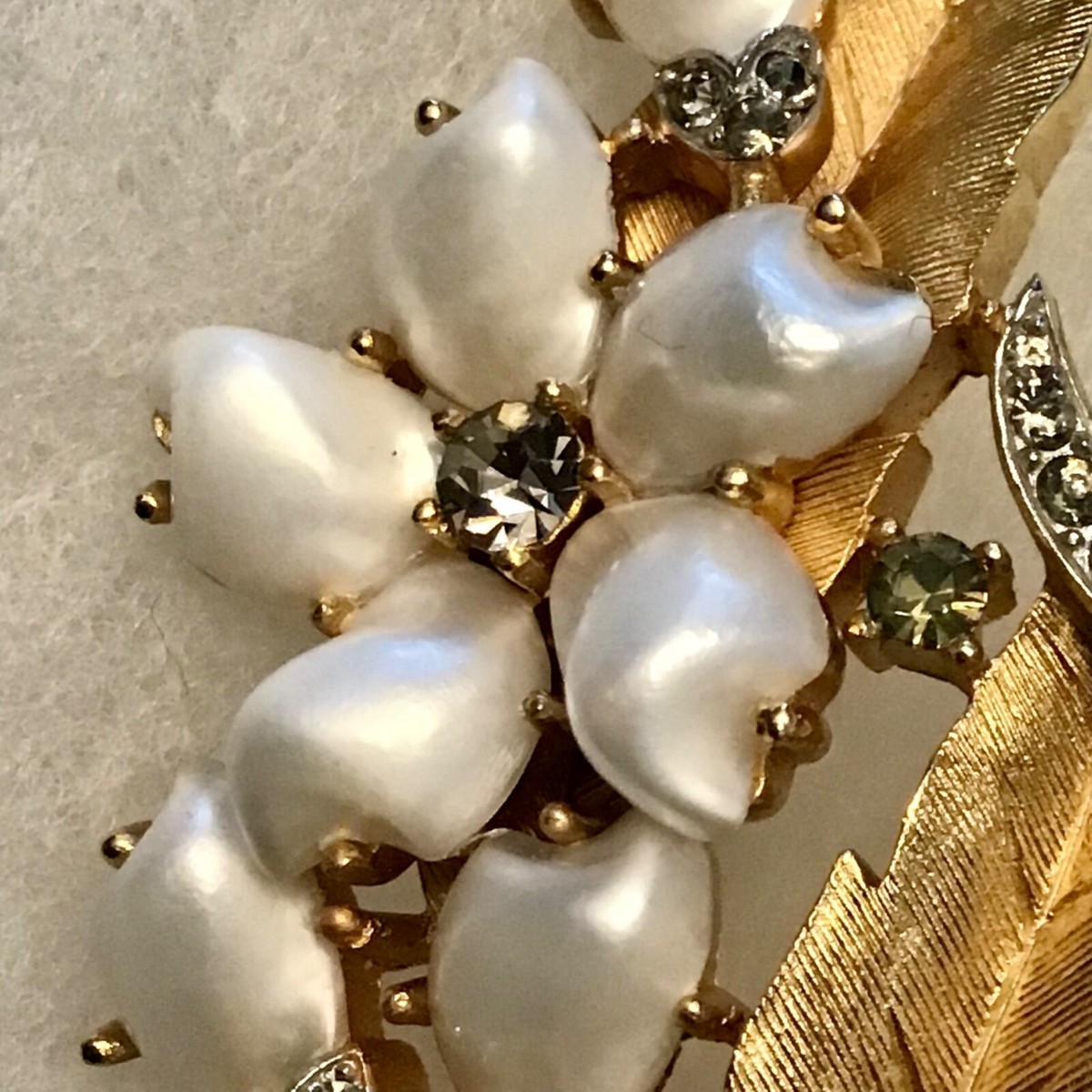 Rare Vintage Crown Trifari Sorrento Pearl Baby Tooth Flower
