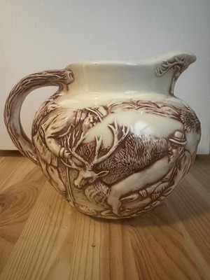 VTG - Raised Relief Pitcher ''Deer Hunting'' - Germany- NO CHIPS OR CRACKS