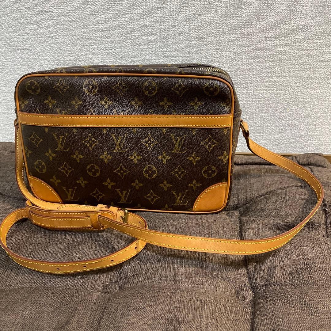[Almost unused item] Louis Vuitton Trocadero 30 Monogram Shoulder Bag