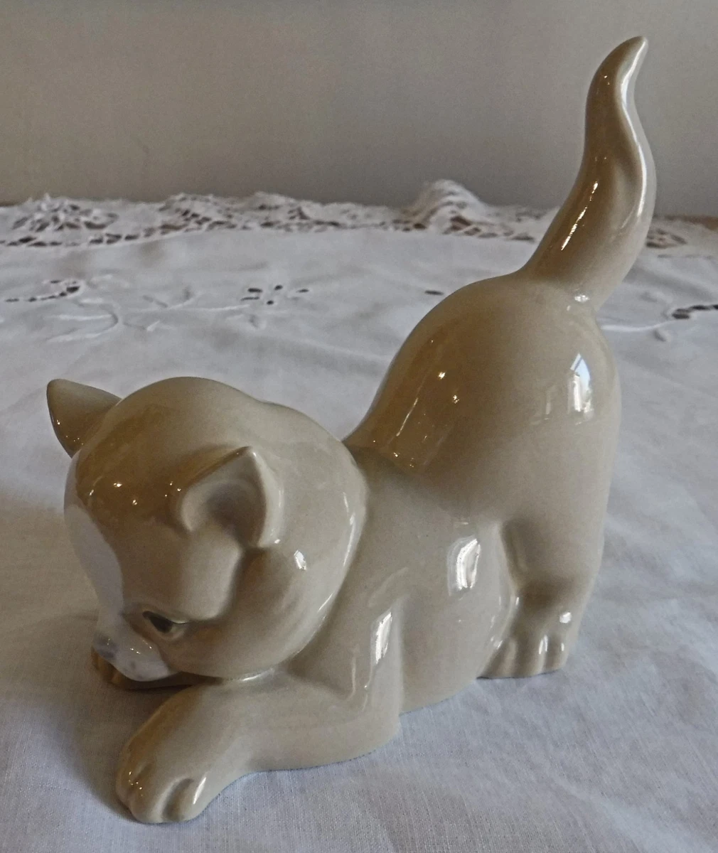 Valencia Figurines in Lladro & Nao Porcelain & China Figures for