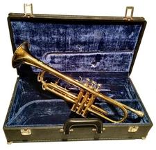 Good Looking Previously Owned KING CLEVELAND 600 Trumpet with Case