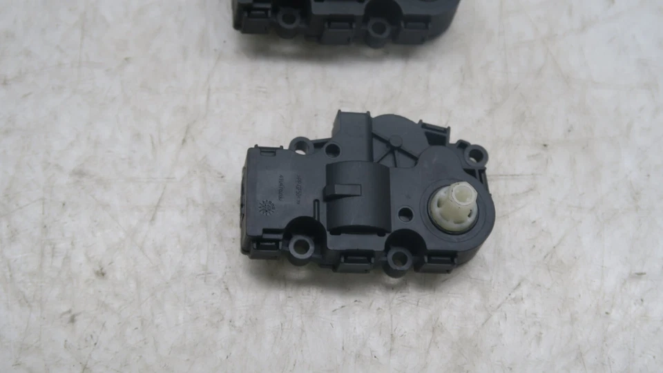 2017-2023 Land Rover Discovery OEM HVAC Vent Actuators Set Of 2 - Image 2 of 4