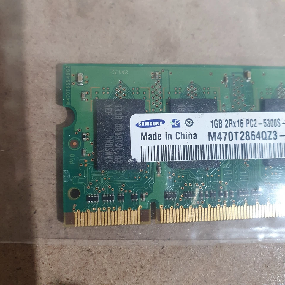 Samsung M470T2864QZ3-CE6 1GB 2Rx16 PC2-5300 667MHz SO-DIMM 200-Pin DDR2 SDRAM - Image 2 of 4