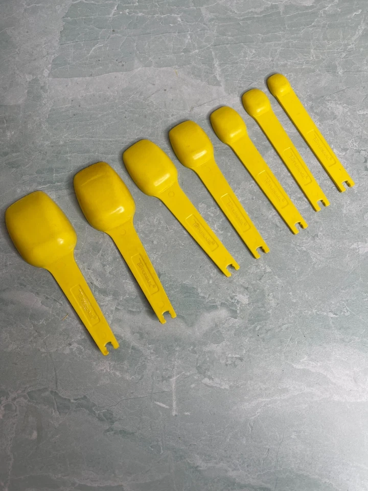 Vintage Tupperware 7pc MEASURING SPOONS Set daffodil yellow - Image 2 of 4