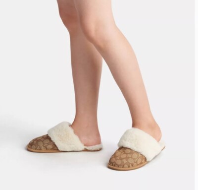 Coach Ziva Womens Tan Fleece Slippers Scuffs House Shoes Sz 10 Signature 