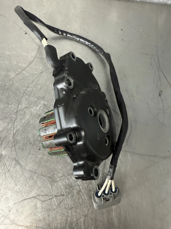 Yamaha YZF R1 2004-2008 OEM GENERADOR DE ESTATOR ALTERNADOR MAGNETO CON CUBIERTA DE ESTATOR Foto 4 de 4