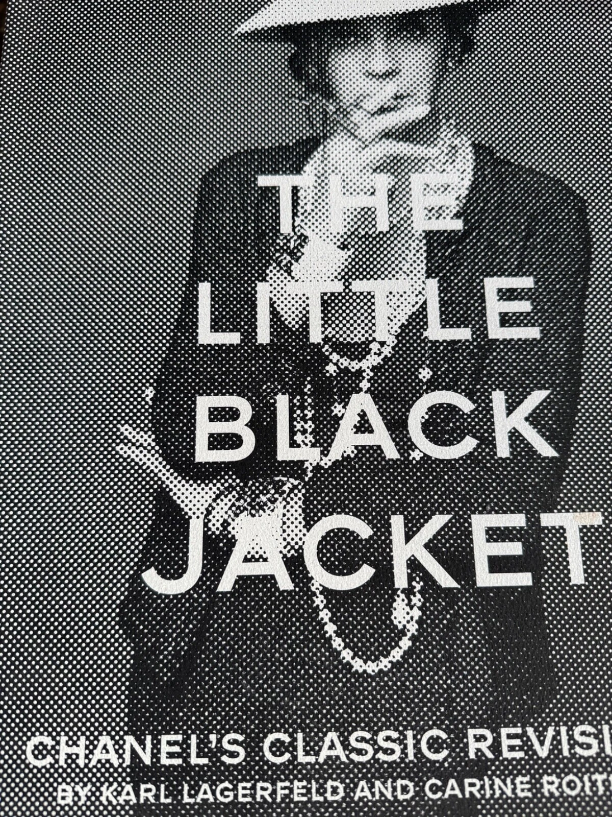 CHANEL 11C VINTAGE ICONICA TWEED PICCOLA GIACCA NERA BOTTONI CC LBJ RIVISITATA 40