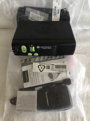 MOTOROLA CM200 AAM50RPC9AA1AN UHF 438-470 MHZ 40W 4CH ANALOG  AARMN4025A mic