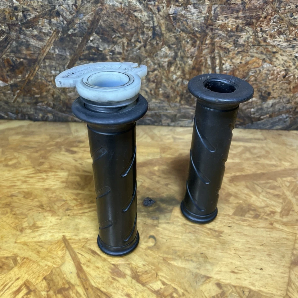 Ducati Throttle Tube Control Grip Set 748 916 996 65620121A - Image 4 of 4