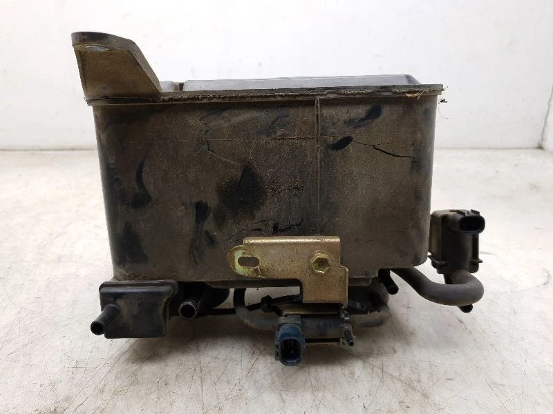 Toyota Tacoma 1998 2,4 L 4 cilindros montaje de bote de vapor de combustible Foto 4 de 4