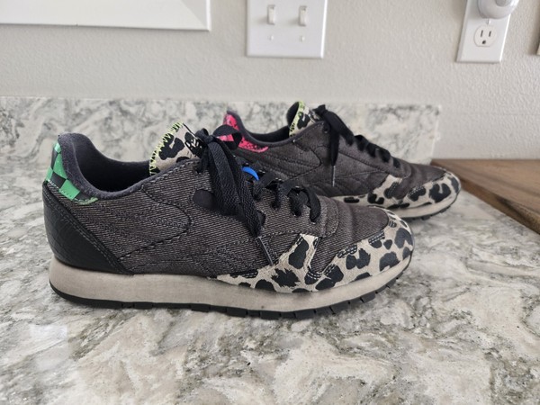 Zapatillas para mujer Reebok Classics Wonder Woman 1984 negras denim Cheetah 7,5