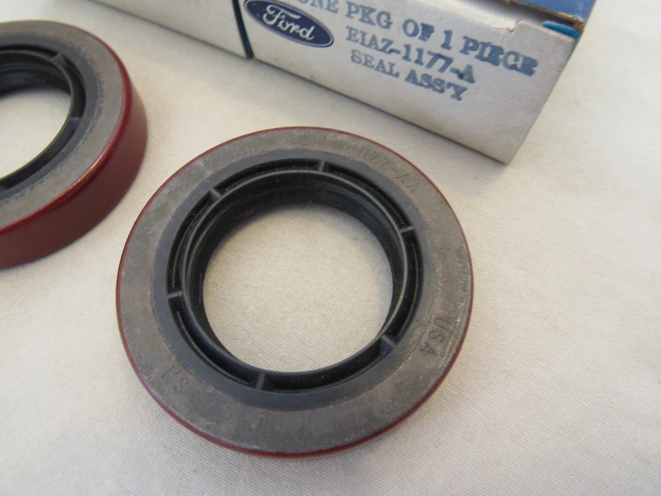 Nuevo de Lote Antiguo Ford Mustang GT Capri Eje Trasero Cojinete de Rueda Sello Interior E1AZ-1177-A Foto 3 de 4