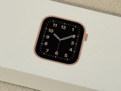 Apple Watch SE 40mm GPS Rose gold W/Sport Band (1st Gen)