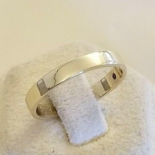 LADIES 14 KARAT YELLOW GOLD FLAT WEDDING RING SZ. 6