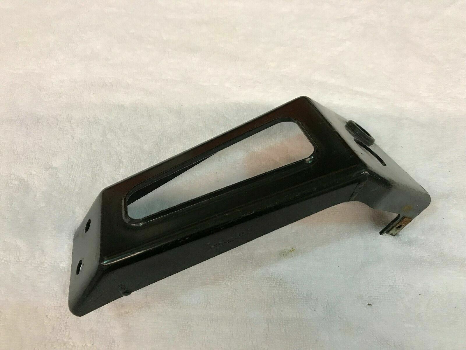 MCLAREN MP4-12C BRACKET OEM 11L0091CP