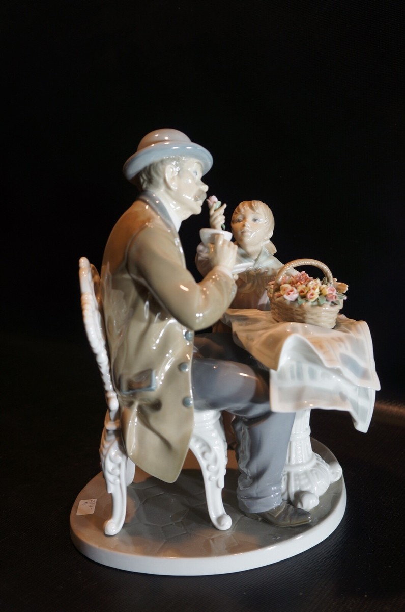 LLADRO LITTLE FLOWER SELLER #5082 PORCELAIN FIGURINE. | eBay