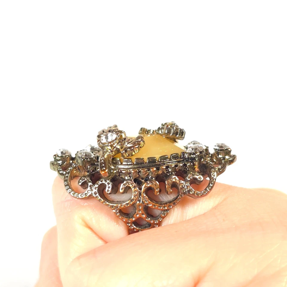 Unsigned Rhinestone Plastic Large Center Gem Scroll Chunky Statement Size 6.5 - Image 2 of 4