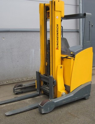 Schubmaststapler Regalstapler  Jungheinrich ETV 114    5,6m breite Ausführung