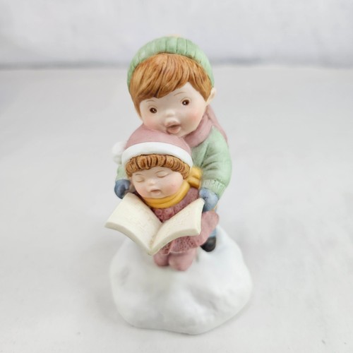 Avon Joy to the World Caroling Children Handpainted Porcelain Music Box 1985