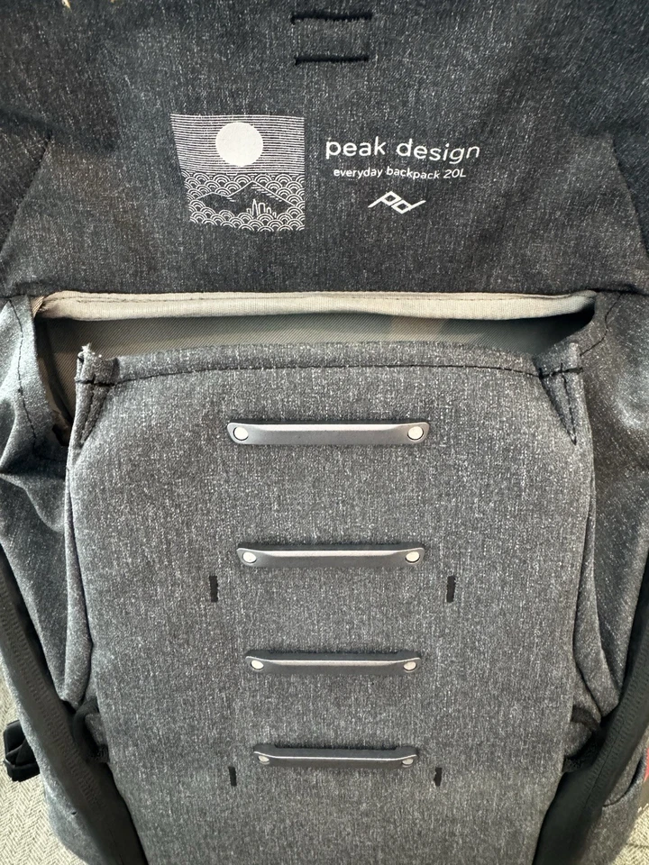 New Peak Design Everyday Backpack, Charcoal 20L - Image 4 of 4