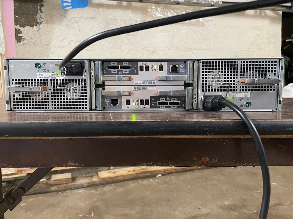 EMC SAE SAS 25-2.5in-Bay Storage Array Enclosure w/ 2xPSU,2 Ctrl-100-586-100-01 - Image 4 of 4