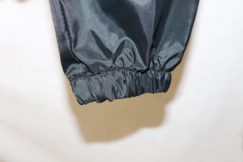 Vintage 1995 Universal Studios Jurassic Erwachsene kleiner schwarzer Kapuze leichter Poncho - Bild 14 von 16