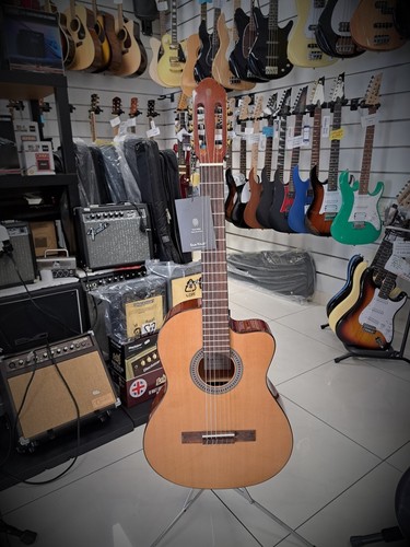 EKO VIBRA 150 CW EQ CHITARRA CLASSICA AMPLIFICATA KIT con Borsa + Corde + Cavo - Foto 2 di 13