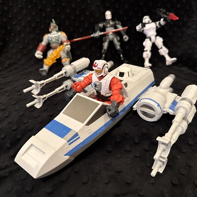 LFL Hasbro Star Wars R2D2 X Wing Fighter Galactic Resistance B3702 W/ Figures