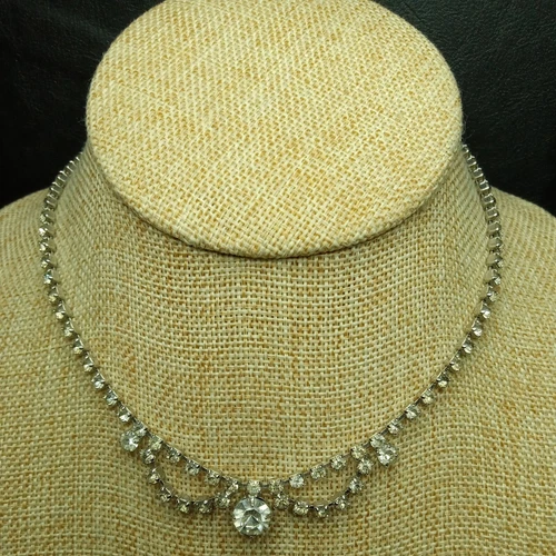 Vintage Costume Jewelry Clear Rhinestones Necklace. 749