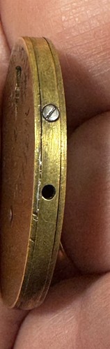 1842 Francese CLEF-CALENDRIER Meccanico Perpetuo Tascabile Calendario Ottone Almanacco - Foto 12 di 16