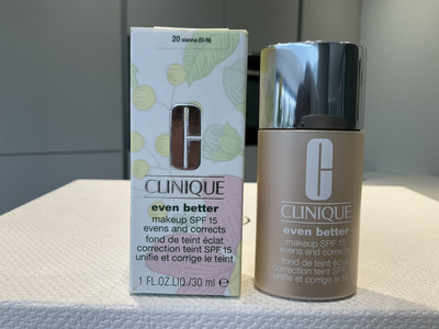   Clinique Even Better SPF 15 Foundation - 20 Sienna - 30ml - Neu & Originalverpackt  