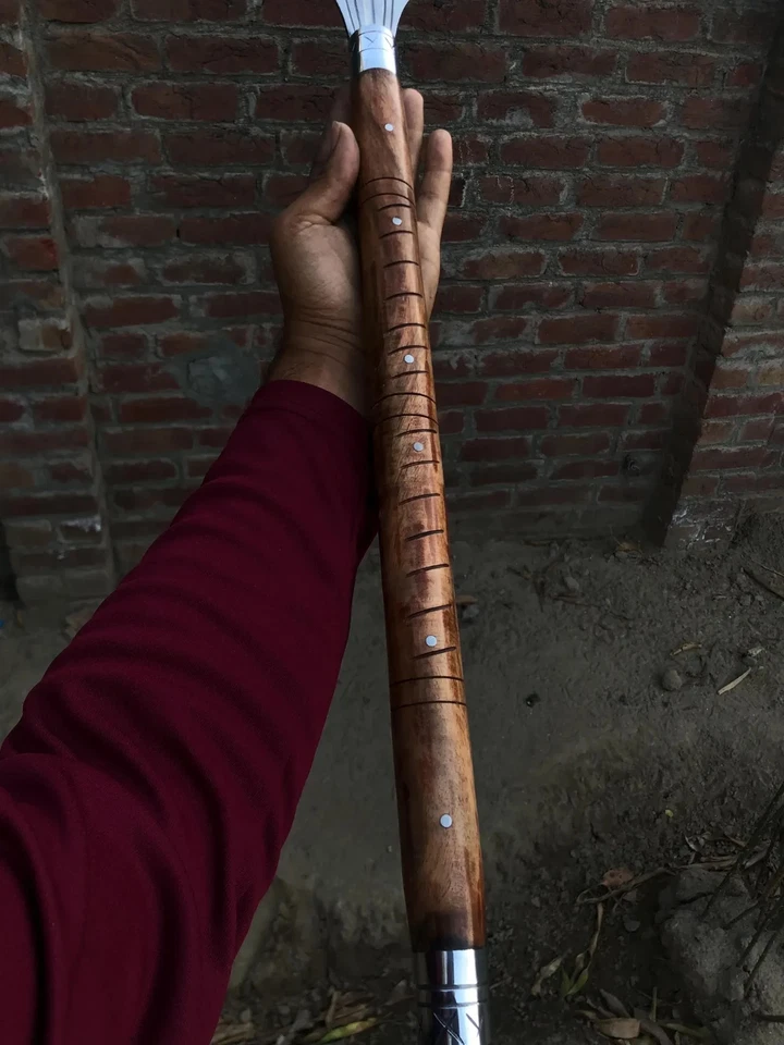 Lanza medieval forjada a mano con mango de madera | Arma de polo vikinga. Foto 3 de 4